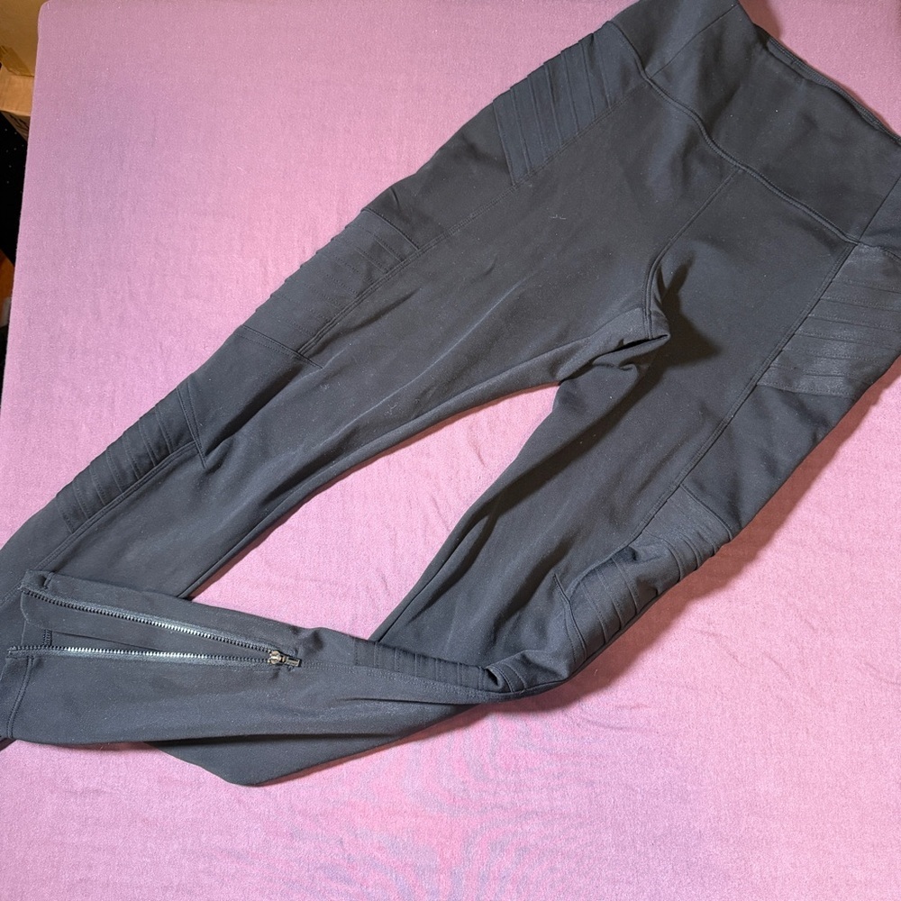 Athleta Delancey Motto Tight Legging black - Size small